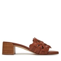 Klapki Unisa. Brązowe klapki damskie Unisa, bez wzorów, bez obcasa. Za 369.99 zł.