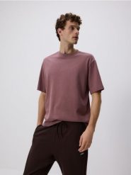 Bawełniany t-shirt boxy - jasnofioletowy. Fioletowe t-shirty męskie Reserved, l, bez wzorów, z bawełny, bez kołnierzyka. Za 69.99 zł.