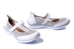 RIEKER L32B6-80 white, półbuty damskie. Białe półbuty damskie Rieker, bez wzorów, bez obcasa. Za 223.93 zł.