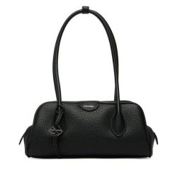 Torebka Calvin Klein. Czarne torebki klasyczne damskie CALVIN KLEIN, bez wzorów, z nylonu, bez dodatków. Za 649.99 zł.