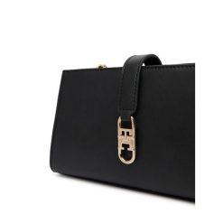 Torebka Tommy Hilfiger. Czarne listonoszki damskie Tommy Hilfiger, bez wzorów, bez dodatków. Za 529.99 zł.