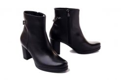 BIOECO BY ARKA 7751 0308 czarny, botki damskie. Czarne botki damskie Bioeco by Arka, na zimę, ze skóry, bez obcasa, na obcasie, bez zapięcia. Za 439.90 zł.