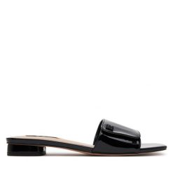 Klapki Nine West. Czarne klapki damskie Nine West, bez wzorów, bez obcasa. Za 109.99 zł.