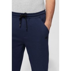 Spodnie dresowe męskie SPMD302 - granat melanż. Spodnie dresowe męskie 4f, bez wzorów, z dresówki. Za 139.99 zł.