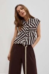 Koszula z geometrycznym wzorem perłowa. Białe koszule damskie MOODO, s, bez wzorów, z wiskozy, bez kołnierzyka, bez ramiączek. W wyprzedaży za 74.99 zł.