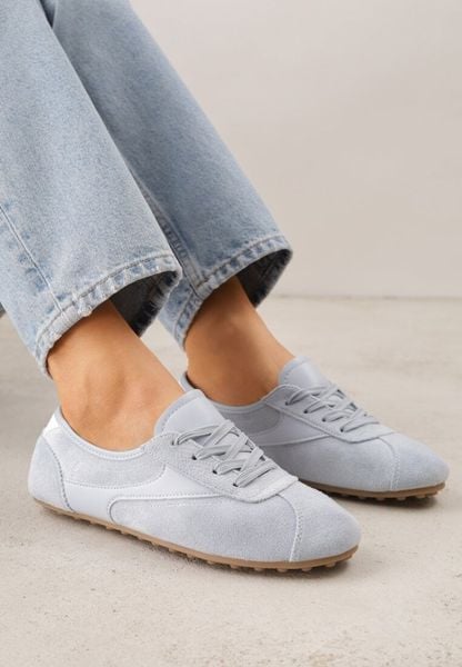 Niebieskie Sneakersy Kultowe Tenisówki Y2K z Imitacji Zamszu Nerialle. Niebieskie trampki i tenisówki damskie Renee, bez wzorów, z koronki. Za 89.99 zł.