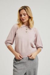 Sweter z krótkimi rękawami i ozdobnymi guzikami różowy. Czerwone swetry klasyczne damskie MOODO, s, z poliamidu, bez kołnierzyka. W wyprzedaży za 59.98 zł.
