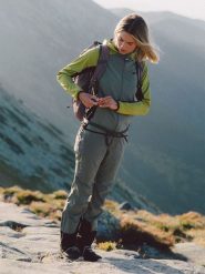 4F Kurtka softshell wiatroodporna damska - oliwkowa XS. Brązowe kurtki damskie 4f, s, bez wzorów, z materiału, bez kaptura. Za 249.99 zł.