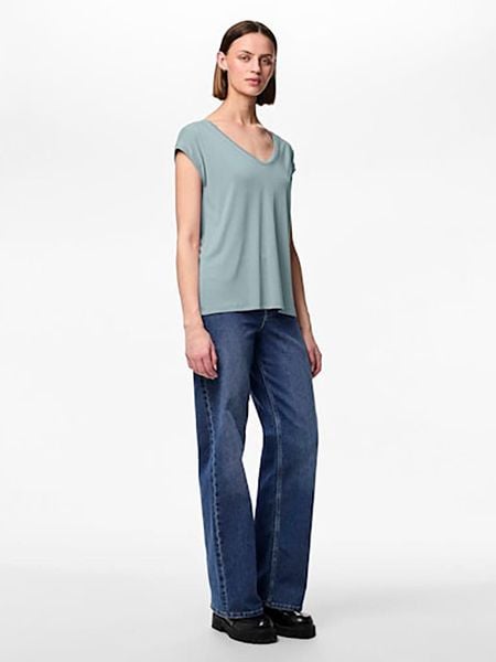 Pieces Koszulka "Kamala" w kolorze błękitnym rozmiar: XL. Niebieskie bluzki damskie Pieces, s, bez wzorów, bez kołnierzyka, bez ramiączek. Za 43.57 zł.