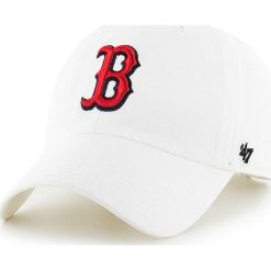 47brand - Czapka Boston Red Sox. Białe czapki męskie 47brand, bez wzorów, z bawełny. W wyprzedaży za 79.90 zł.