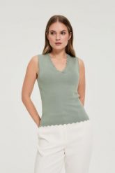 Gładki top oliwkowy. Zielone topy damskie MOODO, l, bez wzorów, z poliamidu, bez kołnierzyka. Za 89.99 zł.