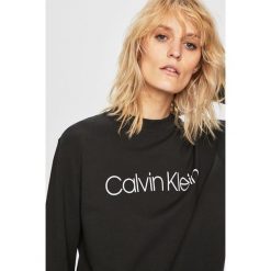 Calvin Klein - Bluza. Białe bluzy bez kaptura damskie CALVIN KLEIN, l, z bawełny. Za 379.90 zł.