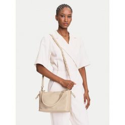 Torebka Tommy Hilfiger. Białe torebki klasyczne damskie Tommy Hilfiger, bez wzorów, bez dodatków. Za 307.99 zł.
