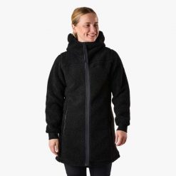 Bluza polarowa turystyka damska Swedemount Lofoten Pile Coat wodoodporna. Czarne bluzy bez kaptura damskie SWEDEMOUNT, z polaru. W wyprzedaży za 297.00 zł.