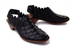 RIEKER 46778-01 black, sandały damskie. Czarne sandały damskie Rieker, w ażurowe wzory, z gumy, bez obcasa, na obcasie. Za 237.93 zł.