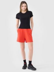 4F Spodenki dresowe damskie - czerwone XS. Czerwone szorty damskie 4f, bez wzorów, z bawełny, sportowe. W wyprzedaży za 59.99 zł.