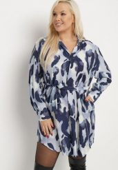 Granatowo-NIebieska Pudełkowa Sukienka Koszulowa z Wiskozą Ozdobiona Paskiem Noravell. Niebieskie sukienki damskie Born2be, na co dzień, xl, bez wzorów, z wiskozy, eleganckie, bez kołnierzyka, bez ramiączek, midi, koszulowe. W wyprzedaży za 95.99 zł.