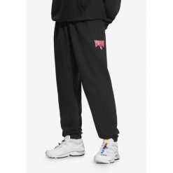 Spodnie dresowe męskie Prosto Chicago. Czarne spodnie dresowe męskie Prosto., bez wzorów, z dresówki. W wyprzedaży za 182.99 zł.