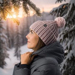 Czapka Eisbar Ronda Pompon MÜ. Czerwone czapki męskie Eisbar, bez wzorów, z materiału, eleganckie. Za 249.90 zł.