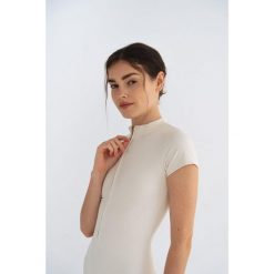 Kombinezon do jogi Moonholi Wave z zamkiem. Białe kombinezony damskie MOONHOLI, bez wzorów, sportowe, bez kołnierzyka, bez ramiączek. Za 299.00 zł.