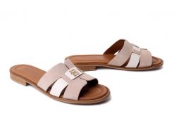 Artiker Relaks 58C2130 beige suede, klapki damskie. Brązowe klapki damskie Artiker Relaks, bez wzorów, ze skóry, bez obcasa. Za 194.90 zł.