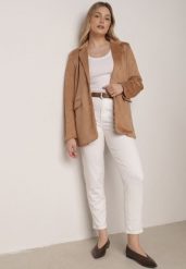 Białe Jeansy o Kroju Mom Fit z Bawełną i Wiskozą Ozdobione Paskiem Salmirra. Białe jeansy damskie Born2be, z podwyższonym stanem. Za 119.99 zł.