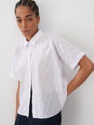 Someday. Koszula w kolorze białym rozmiar: 40. Białe koszule damskie Someday, bez wzorów, z bawełny, bez kołnierzyka, bez ramiączek. Za 165.99 zł.