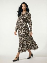 Wiskozowa koszulowa sukienka midi w roślinny wzór - wielobarwny. Sukienki damskie Sinsay, l, bez wzorów, z wiskozy, bez kołnierzyka, bez ramiączek, midi, koszulowe. Za 49.99 zł.