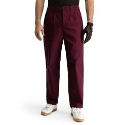 Męskie spodnie golfowe z prostymi nogawkami Siroko Iron Cherry. Czerwone spodnie materiałowe męskie SIROKO, bez wzorów, z materiału, klasyczne. Za 296.00 zł.