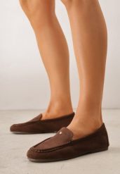 Brązowe Mokasyny VICES ze Skórzaną Wkładką i Metalową Ozdobą Aquilin. Brązowe mokasyny damskie Born2be, z materiału. Za 89.99 zł.