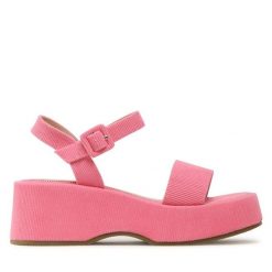 Sandały DeeZee. Czerwone sandały damskie DeeZee, bez wzorów, bez obcasa, na koturnie. Za 129.99 zł.