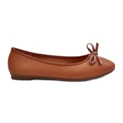 Baleriny Eko Skórzane Z Kokardką Camel Sandelal brązowe. Brązowe baleriny damskie bez wzorów, ze skóry, bez obcasa. Za 89.25 zł.