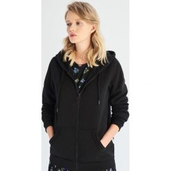 Bluza z kapturem - Czarny. Czarne bluzy z kapturem damskie Sinsay, l. Za 39.99 zł.
