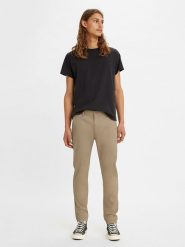 Levi's Spodnie chino w kolorze beżowym rozmiar: W32/L34. Brązowe spodnie materiałowe męskie Levi's, bez wzorów. Za 180.49 zł.