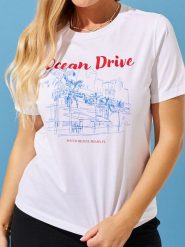 Koszulka z nadrukiem wakacyjnym - biały. Białe t-shirty damskie Sinsay, l, bez wzorów, bez kołnierzyka. W wyprzedaży za 12.99 zł.