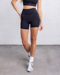 Szorty Essential Sporty - Czarny. Czarne spodenki sportowe damskie JOY STUDIO, m, z materiału, na fitness i siłownię. Za 168.00 zł.
