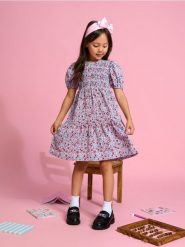 Midi sukienka w kwiaty - kremowy. Białe sukienki dziewczęce Sinsay, bez wzorów, bez ramiączek. Za 29.99 zł.