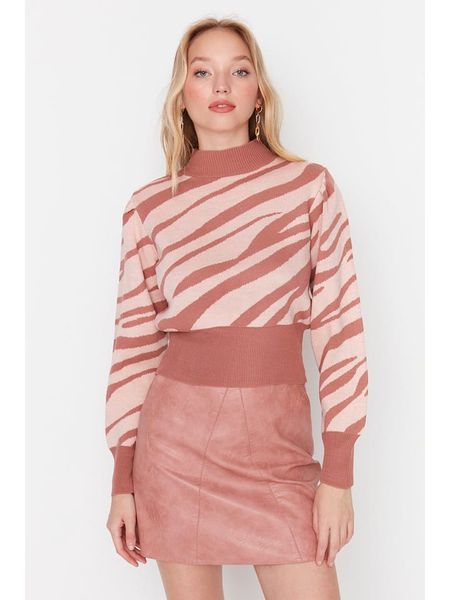 Trendyol Sweter w kolorze jasnoróżowym rozmiar: M. Różowe golfy damskie Trendyol, m, bez kołnierzyka. Za 87.19 zł.