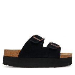 Klapki DeeZee. Czarne klapki damskie DeeZee, bez wzorów, bez obcasa. Za 159.99 zł.