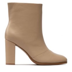 Botki Simple. Brązowe botki damskie Simple, bez obcasa, na słupku, bez zapięcia. Za 549.00 zł.