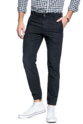 TOM TAILOR SPODNIE MĘSKIE HERRINGBONE JOGG CHINO DUSTY BLACK 6403544.00.12 COL. 2627. Czarne spodnie materiałowe męskie Tom Tailor, bez wzorów, z bawełny, sportowe, z obniżonym stanem. Za 129.99 zł.