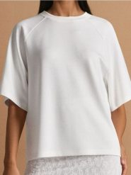 Bluza z domieszką wiskozy - kremowy. Białe bluzy bez kaptura damskie Sinsay, l, z dzianiny. Za 39.99 zł.