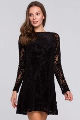 Ekskluzywna aksamitna trapezowa sukienka w kwiaty. Sukienki damskie Sukienki.shop, na imprezę, s, bez wzorów, z koronki, eleganckie, bez kołnierzyka, bez ramiączek, mini, trapezowe. Za 289.00 zł.