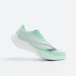 Buty do biegania męskie Kiprun KD900 Light. Zielone obuwie do biegania damskie KIPRUN. Za 449.99 zł.