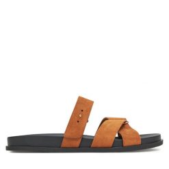 Klapki DeeZee. Brązowe klapki damskie DeeZee, bez wzorów, bez obcasa. Za 83.99 zł.