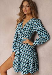 Niebieska Sukienka Mini w Geometryczny Wzór z Długim Rękawem Ezrie. Niebieskie sukienki damskie Renee, l, bez wzorów, bez kołnierzyka, bez ramiączek, mini, kopertowe. W wyprzedaży za 118.99 zł.