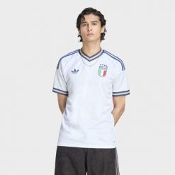 Koszulka wyjazdowa Włochy 26. Niebieskie t-shirty sportowe męskie Adidas, l, bez ramiączek, do piłki nożnej. Za 422.00 zł.
