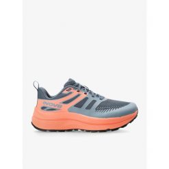Buty trailowe damskie Inov-8 TrailFly Max Wide. Brązowe obuwie do biegania damskie Inov-8. Za 618.99 zł.