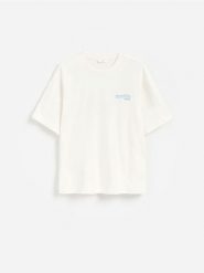 T-shirt boxy z nadrukiem na plecach - złamana biel. T-shirty męskie Reserved, l, bez wzorów, z bawełny, bez kołnierzyka. Za 69.99 zł.
