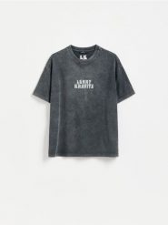 T-shirt Lenny Kravitz - ciemnoszary. Szare t-shirty damskie Reserved, l, bez wzorów, z bawełny, bez kołnierzyka. W wyprzedaży za 59.99 zł.